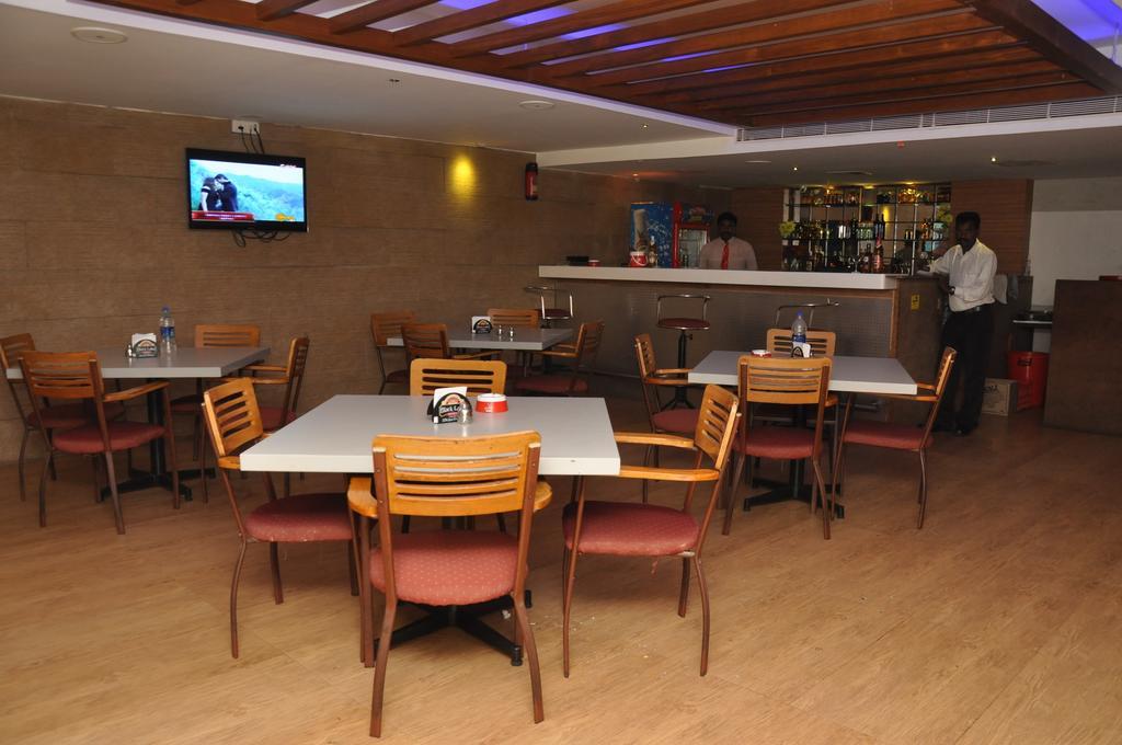 Hotel Western Gatz Theni Extérieur photo