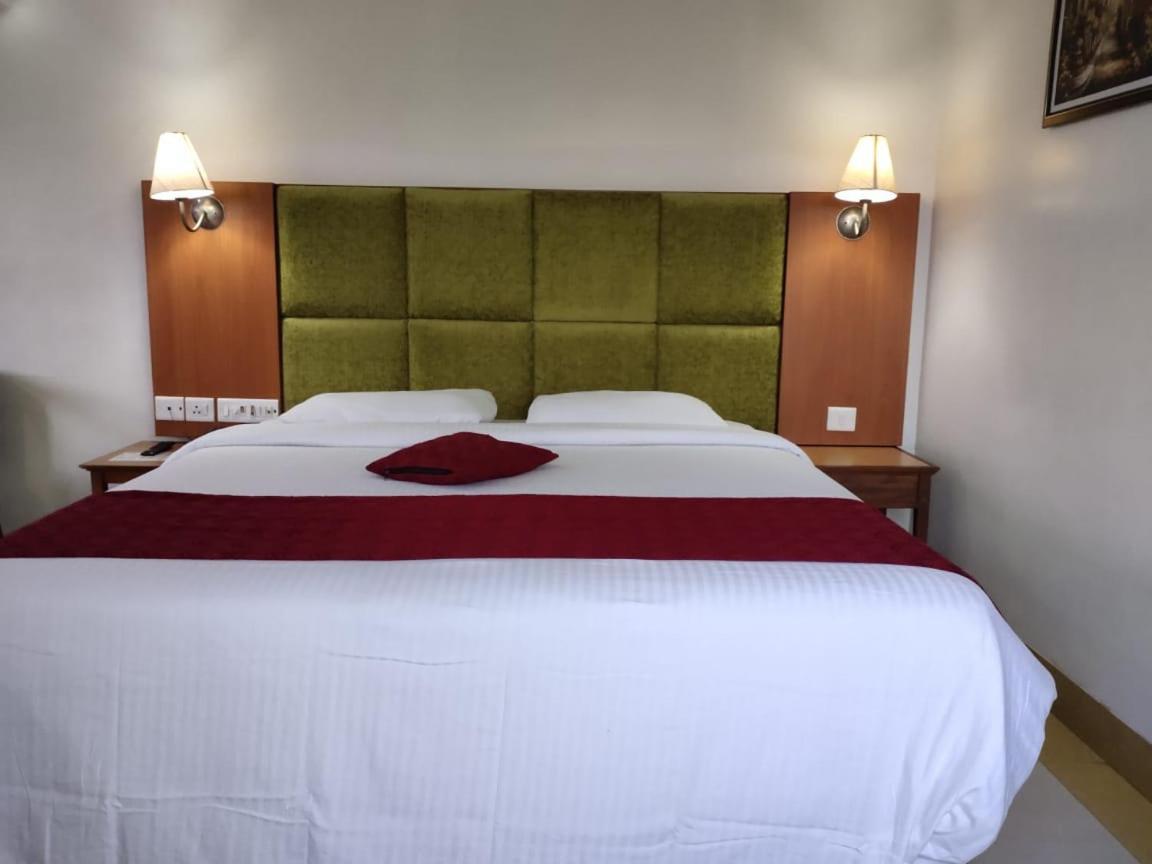 Hotel Western Gatz Theni Extérieur photo