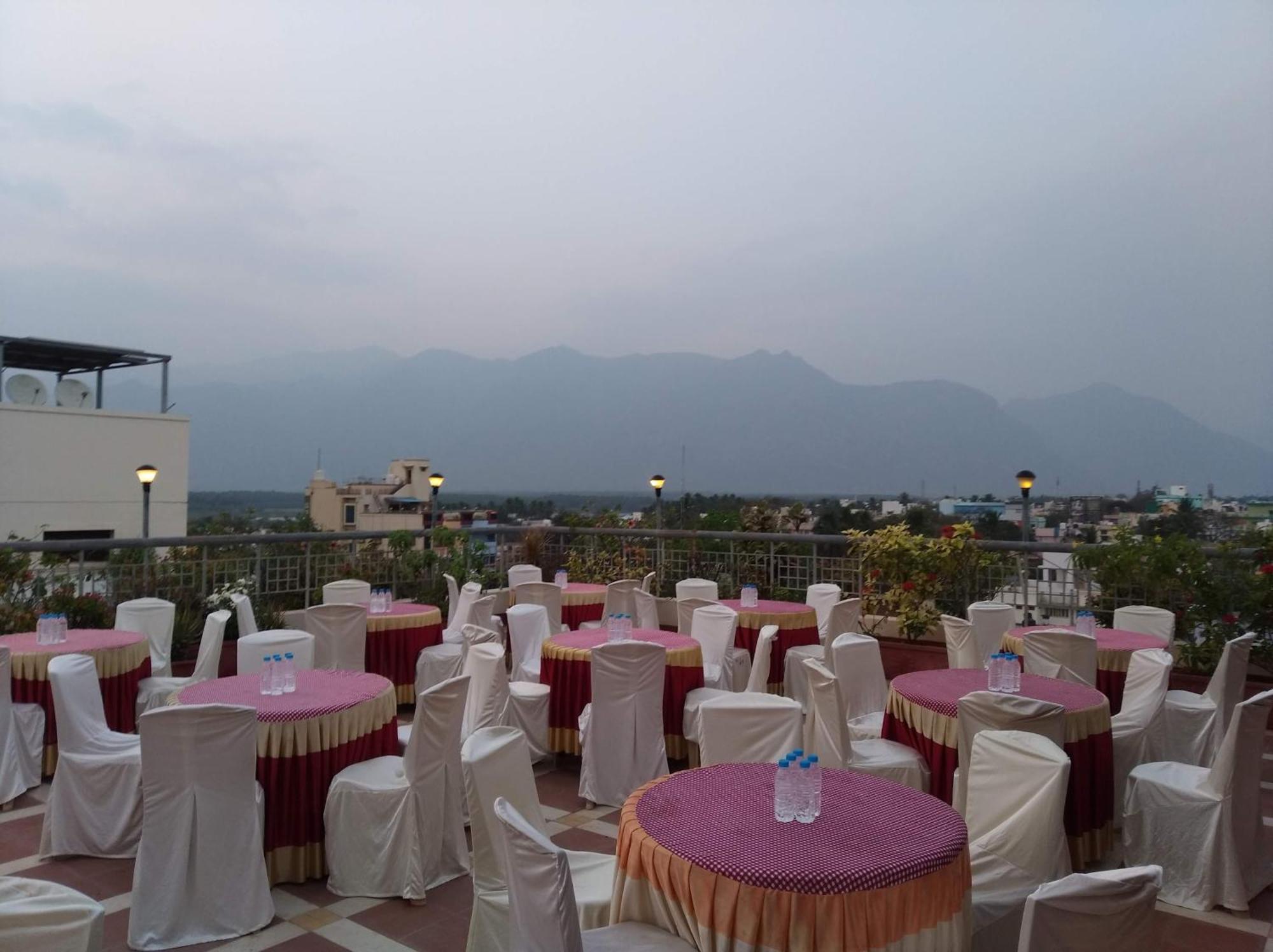 Hotel Western Gatz Theni Extérieur photo