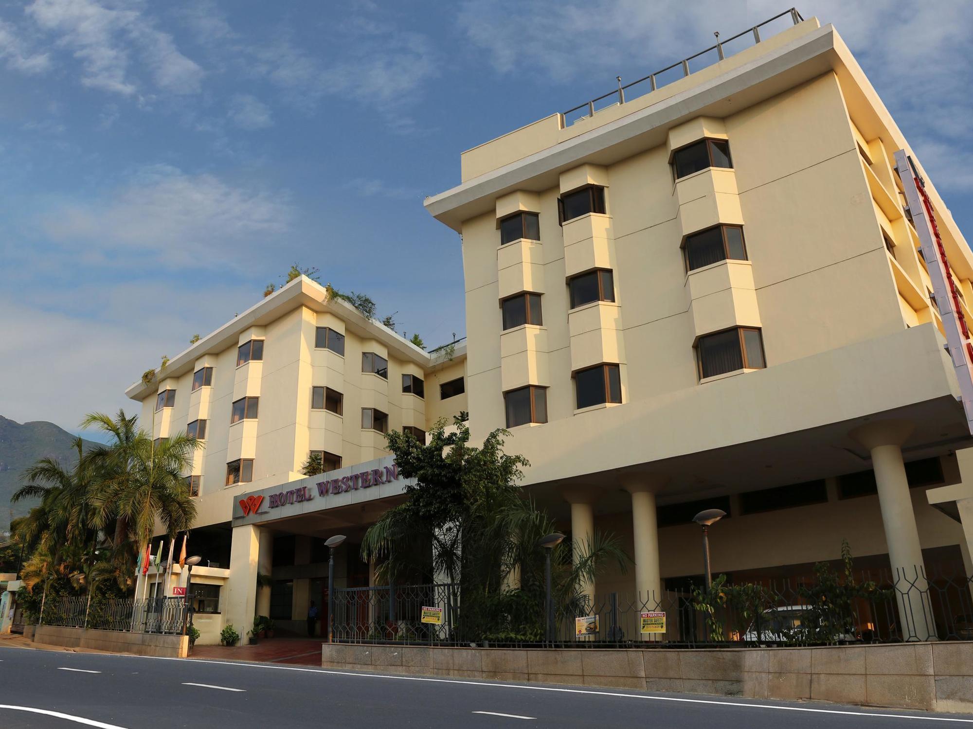 Hotel Western Gatz Theni Extérieur photo