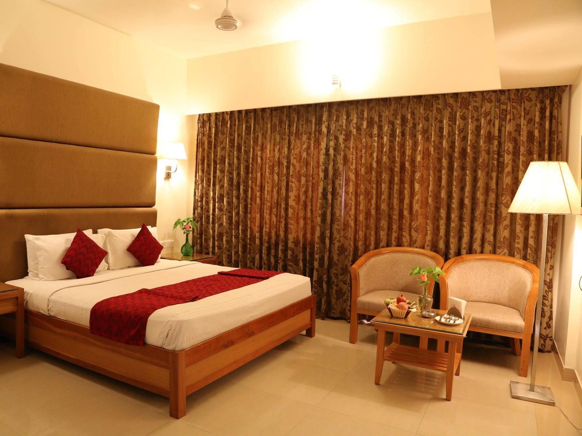 Hotel Western Gatz Theni Extérieur photo